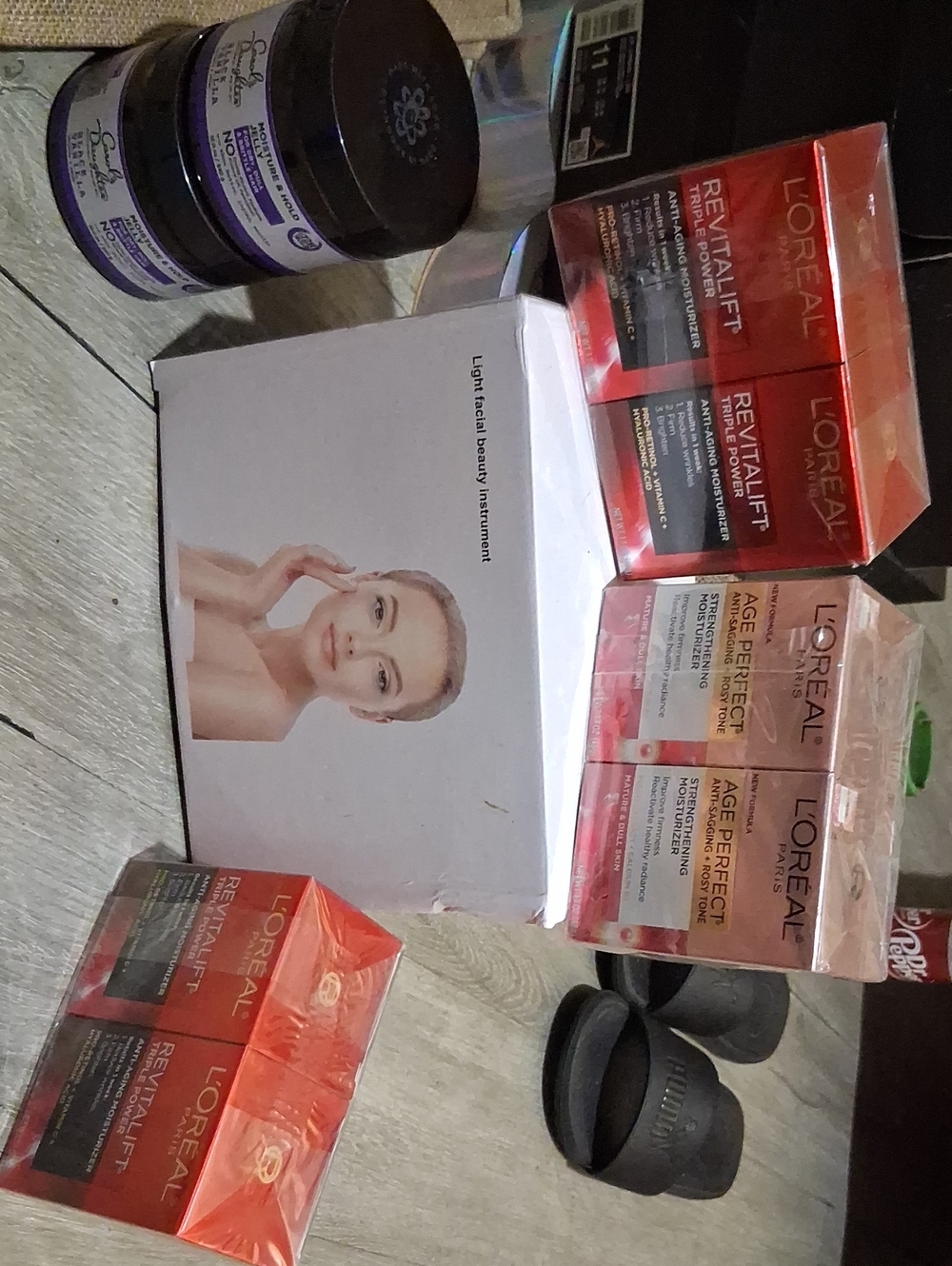 Complete L'Oreal Skincare, Anti-Aging Cream & LED Facial Device Bundle–Brand New